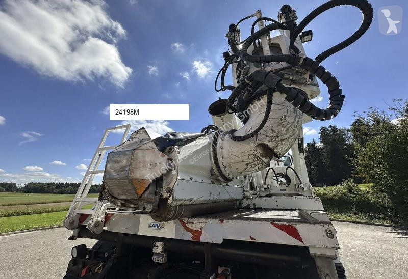 Engin de voirie Mercedes U400