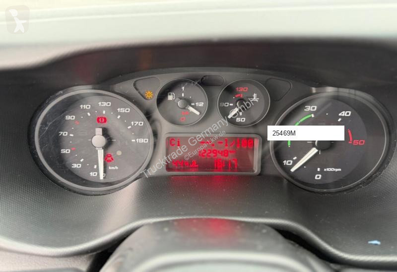 آلة لصيانة الطرق Iveco 676 70C17
