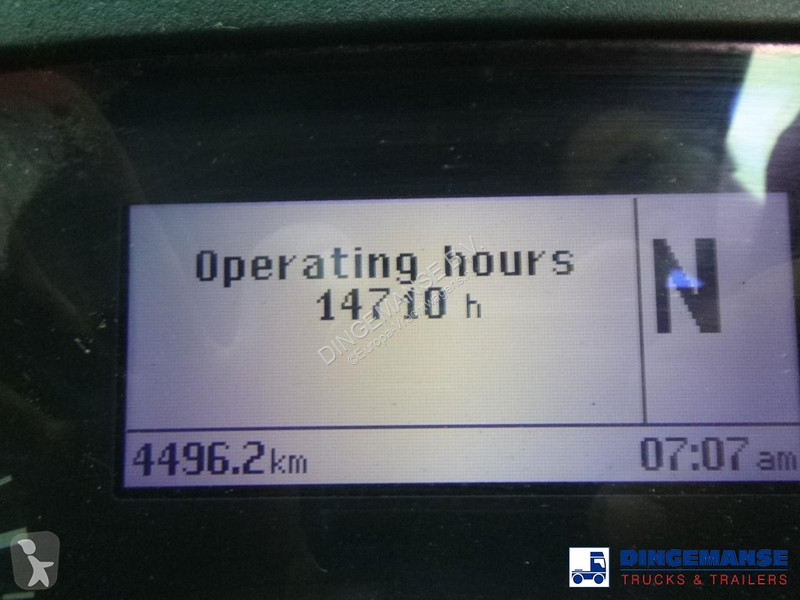 آلة لصيانة الطرق Mercedes 3233 8X4 RHD Euro 5...