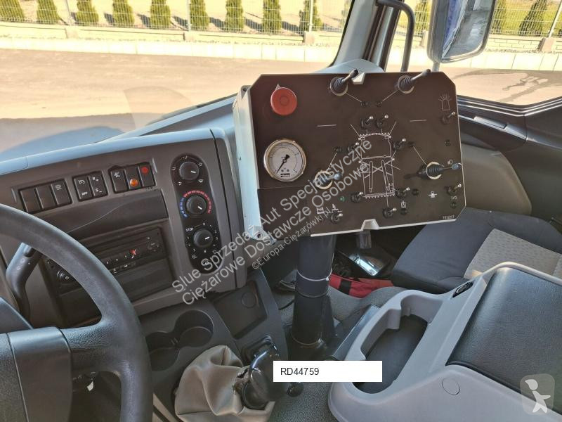 آلة لصيانة الطرق Renault 220 Polewaczka...