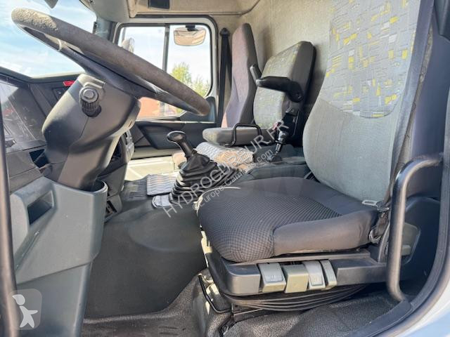 آلة لصيانة الطرق Renault 260