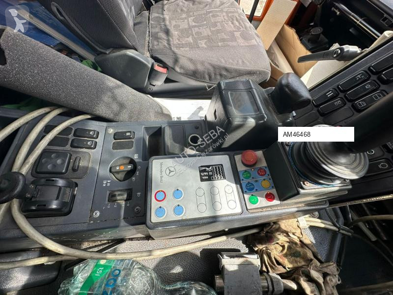 آلة لصيانة الطرق Mercedes Unimog 405/12...