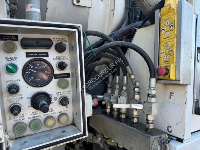 آلة لصيانة الطرق Scania 360 B P