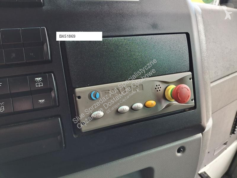 آلة لصيانة الطرق Mercedes press 522 Zoeller