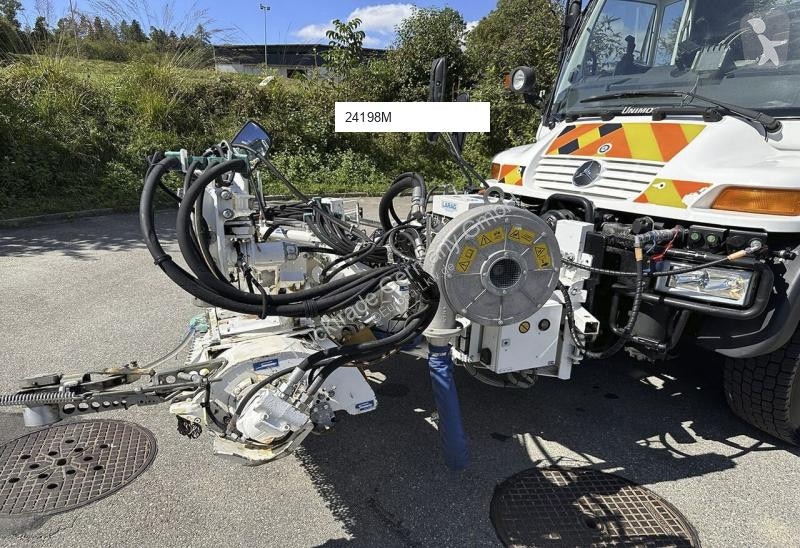 Mercedes Unimog U400 4x4 road network trucks