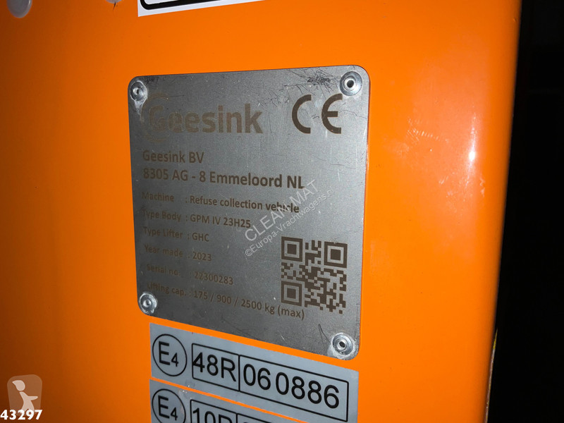 Utilaje pentru drumuri Mercedes 2533 Geesink...