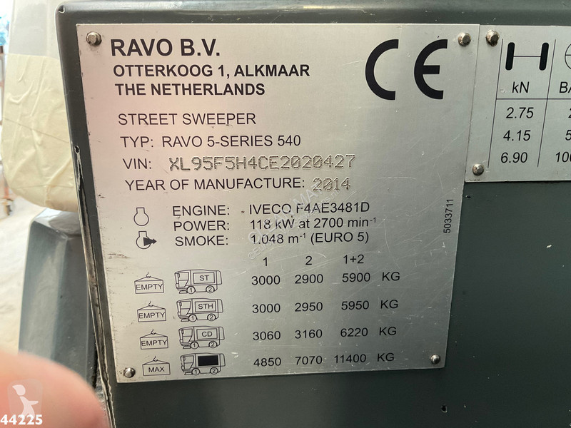 Vägmaskiner Ravo 540 with 3-rd brush