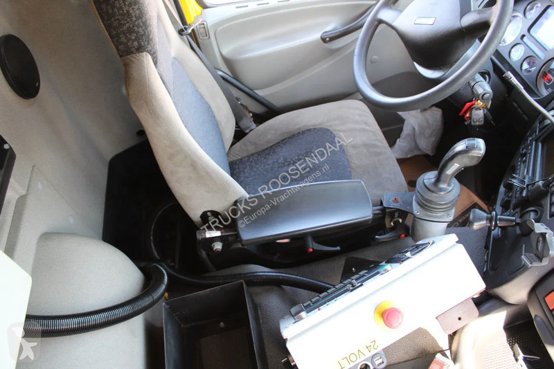 آلة لصيانة الطرق DAF 310 + 6X2 STEERING