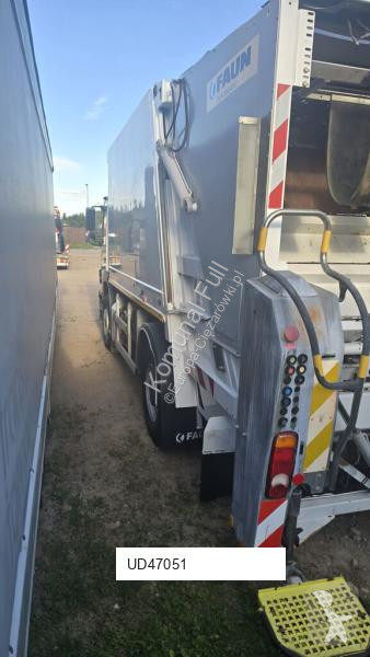 Utilaje pentru drumuri Mercedes variopress 16m3