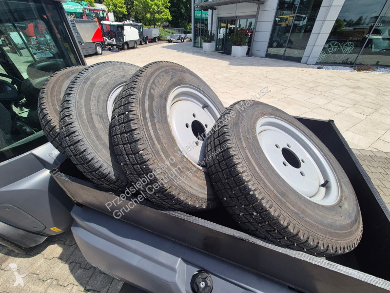 آلة لصيانة الطرق Kärcher MC 130 Adv. - Serviced!