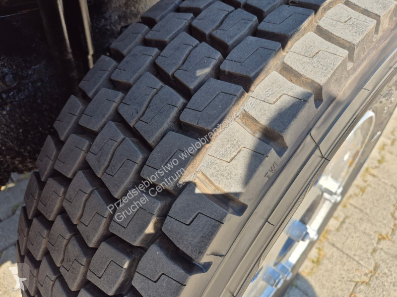 Veicolo per la pulizia delle strade Aebi...