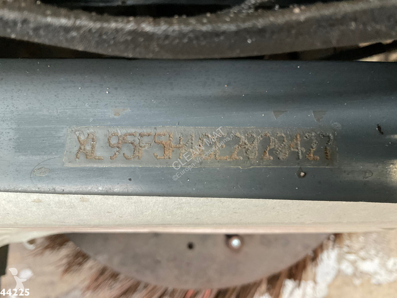 Vägmaskiner Ravo 540 with 3-rd brush
