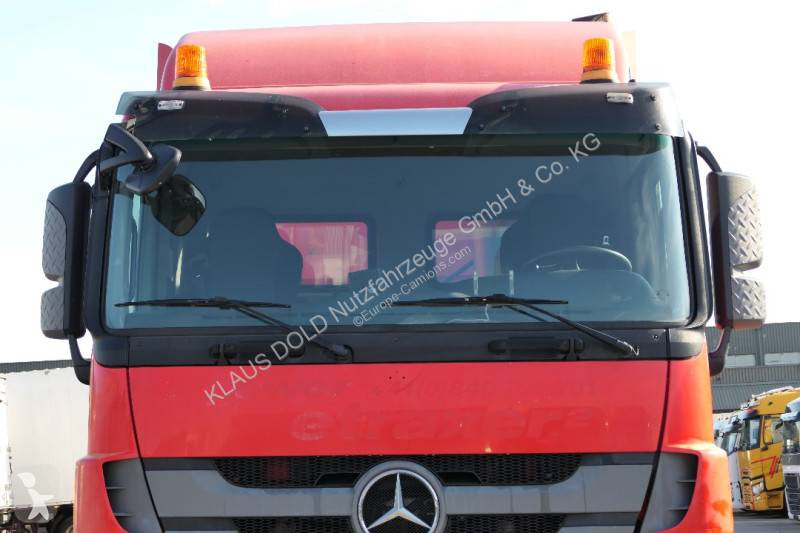 آلة لصيانة الطرق Mercedes