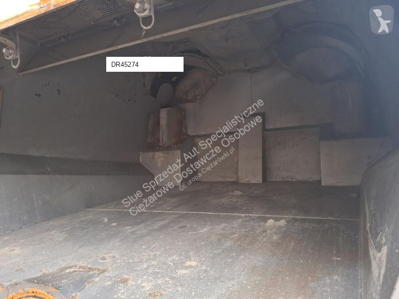 آلة لصيانة الطرق Mercedes 1829 Zamiatarka...