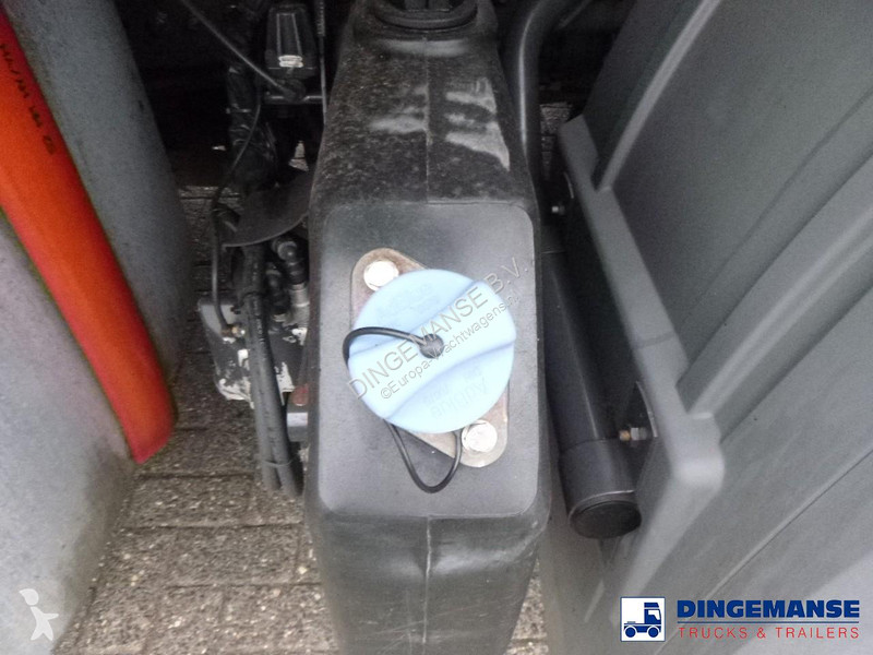 آلة لصيانة الطرق Mercedes 3233 8X4 RHD Euro 5...