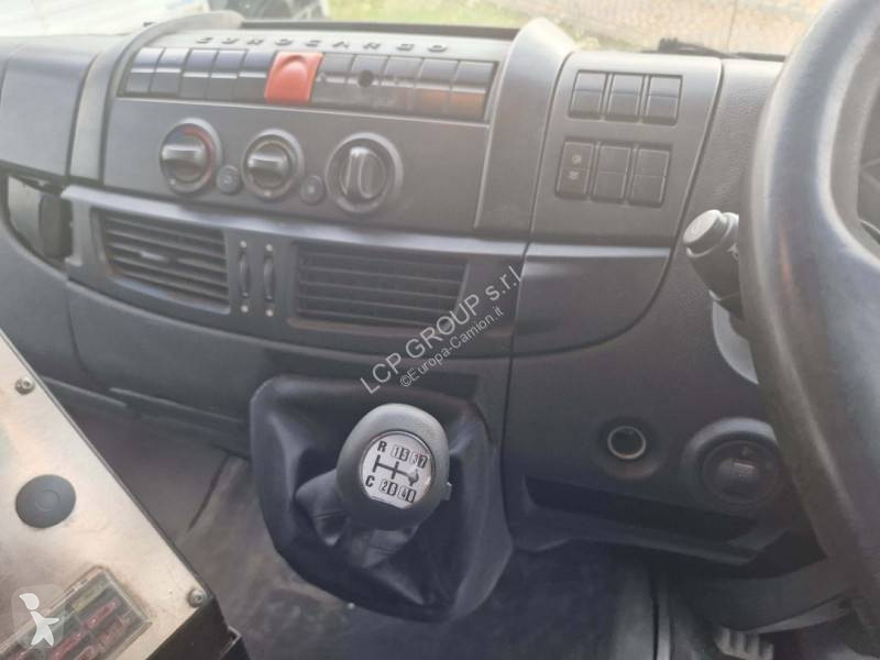 آلة لصيانة الطرق Iveco