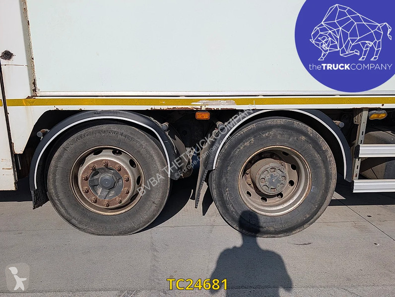 آلة لصيانة الطرق Renault 320