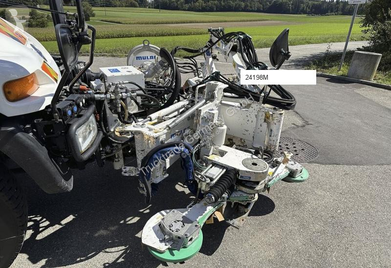 Engin de voirie Mercedes U400