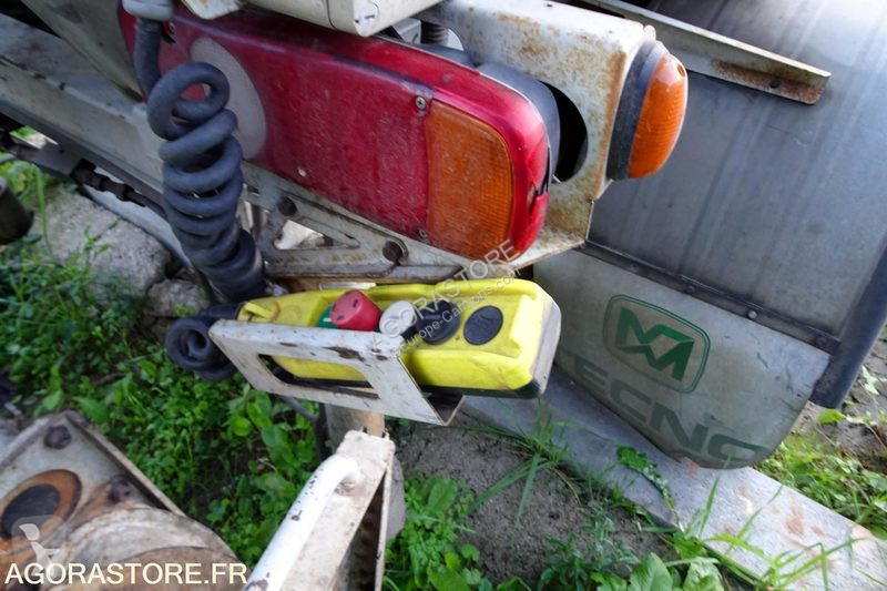 آلة لصيانة الطرق Renault MIDLUM
