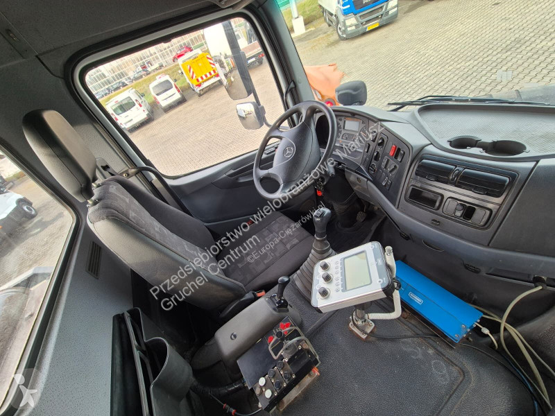 Пътнопочистваща техника Mercedes Axor 1833 4X4...
