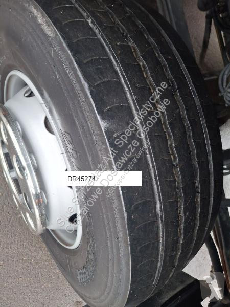 آلة لصيانة الطرق Mercedes 1829 Zamiatarka...