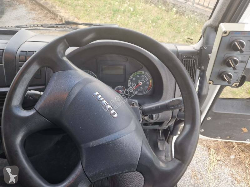 آلة لصيانة الطرق Iveco