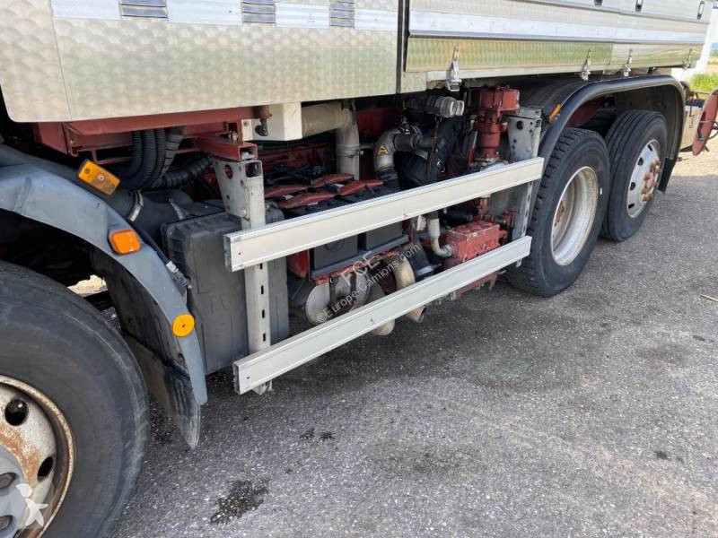 آلة لصيانة الطرق Iveco