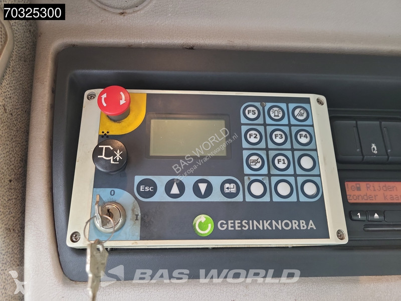 آلة لصيانة الطرق DAF 220 6X2 NL-Truck Geesink...
