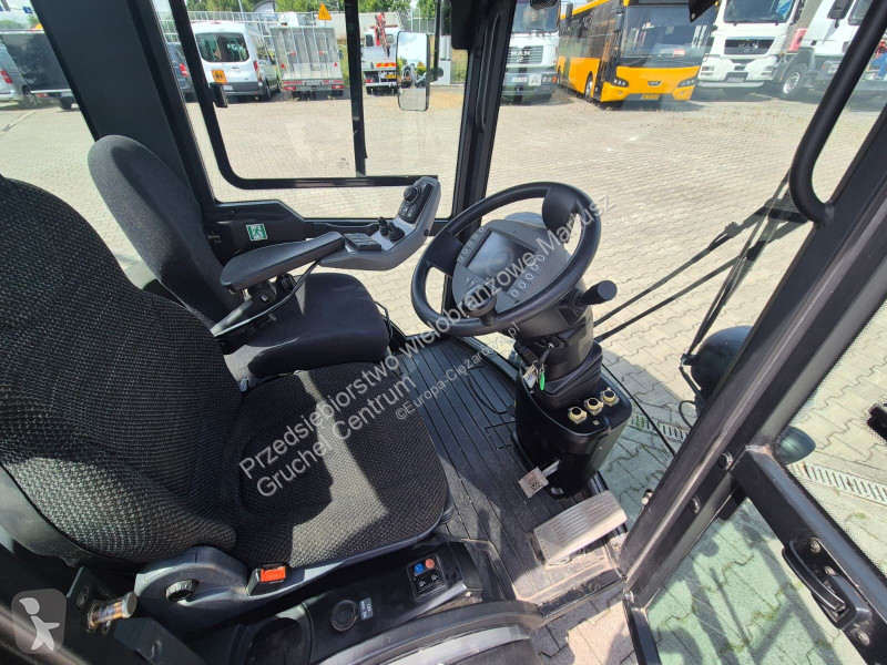 آلة لصيانة الطرق Kärcher MC 130 Adv. - Serviced!