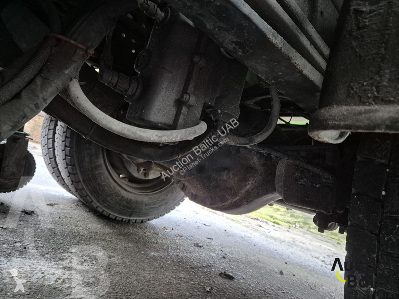 Engin de voirie Mercedes 1216