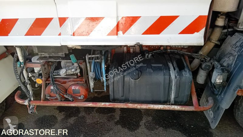 Útfenntartó-és-karbantartógép Iveco 100E18