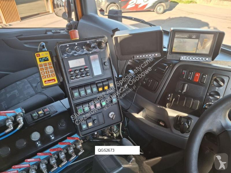 Utilaje pentru drumuri Mercedes 1829 Zamiatarka...