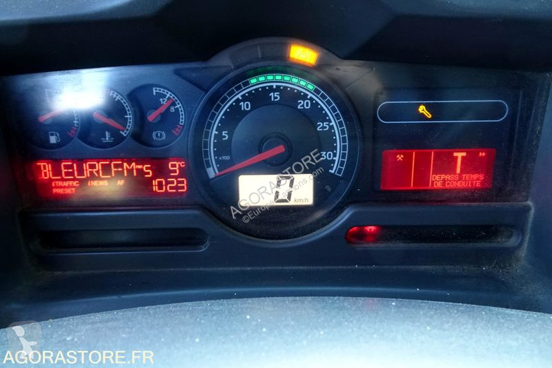 آلة لصيانة الطرق Renault MIDLUM
