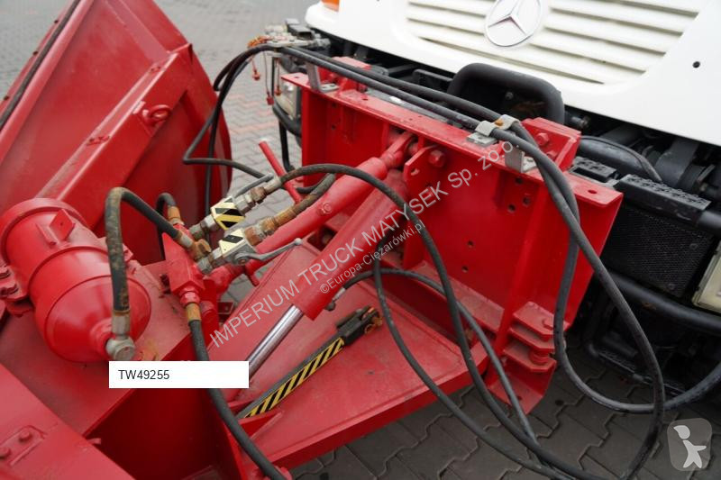 Útfenntartó-és-karbantartógép Mercedes UNIMOG...