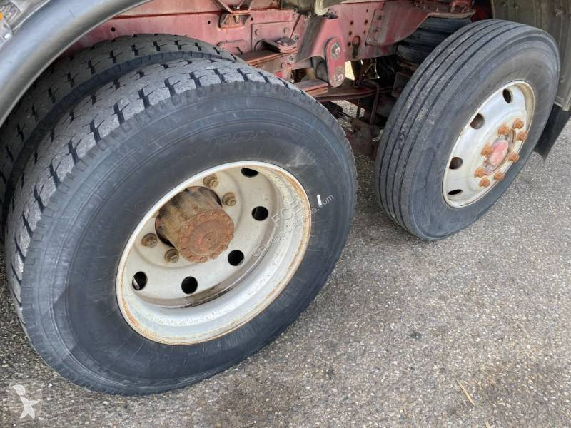 آلة لصيانة الطرق Iveco