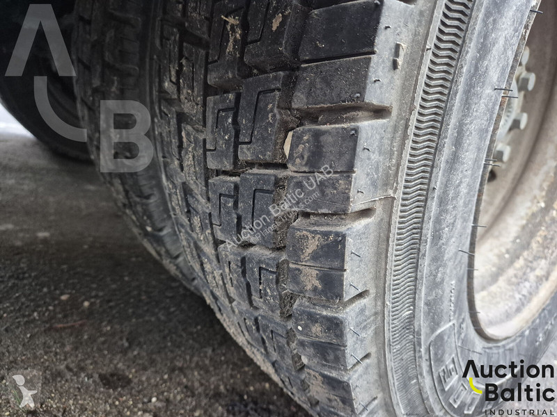 Engin de voirie Mercedes 1216