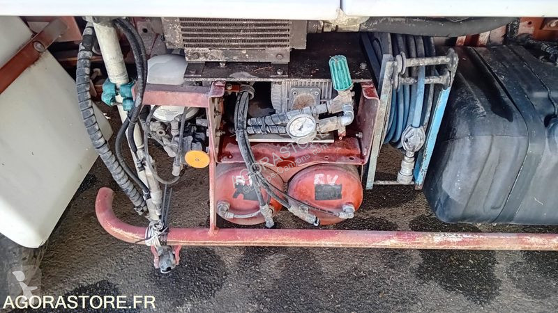 Útfenntartó-és-karbantartógép Iveco 100E18