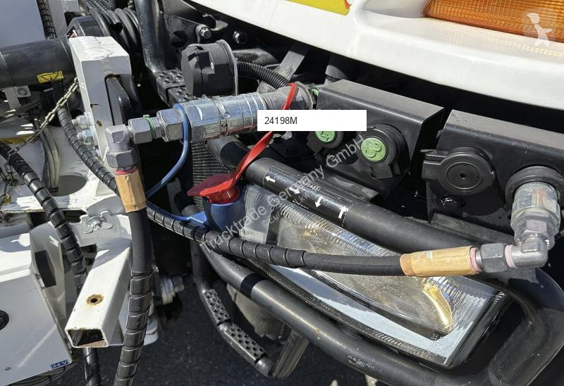 Engin de voirie Mercedes U400