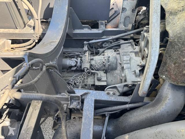 آلة لصيانة الطرق Renault 260