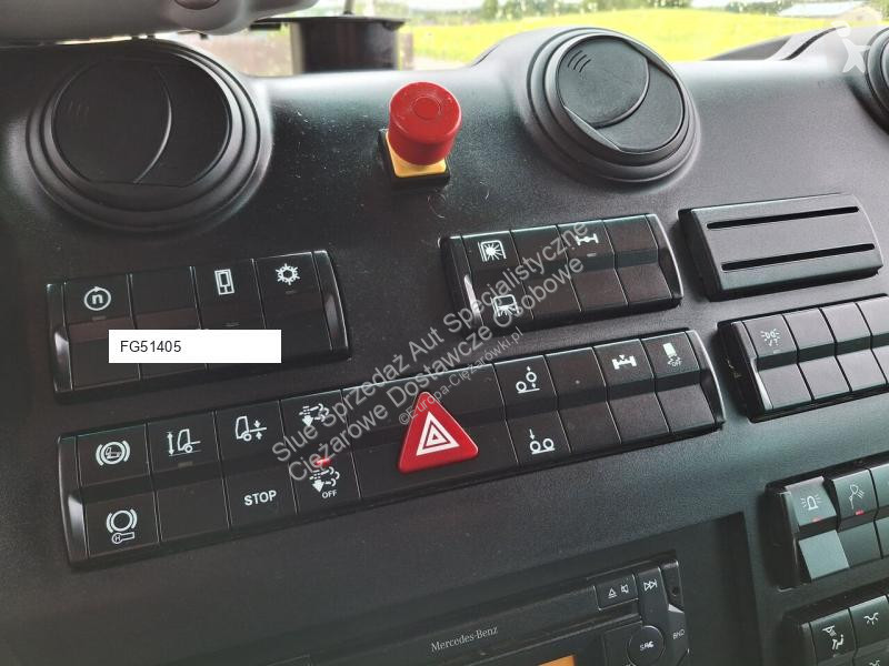Silniční stroje Mercedes press 522 Zoeller