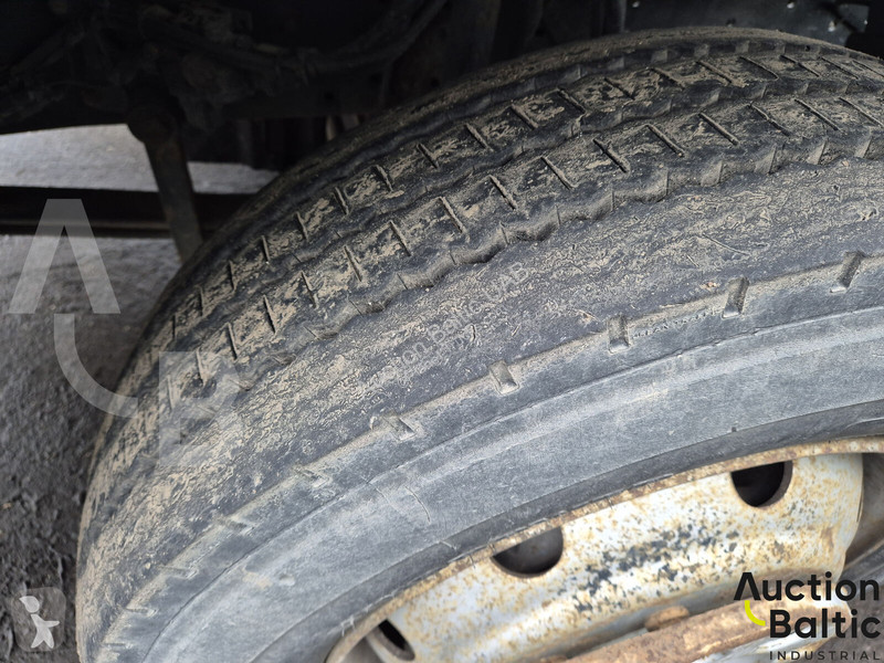 Engin de voirie Mercedes 1216