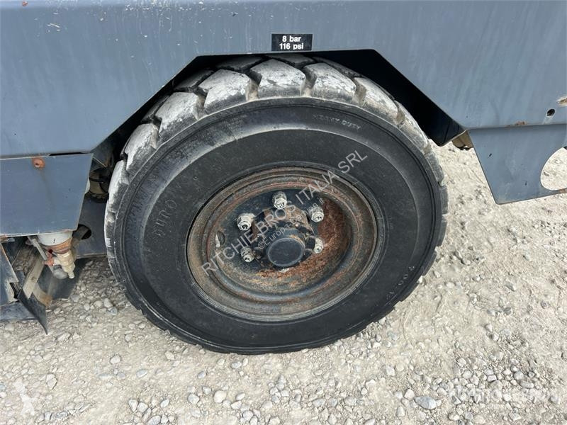 Vägmaskiner Dulevo 200/5 Sweeper Truck