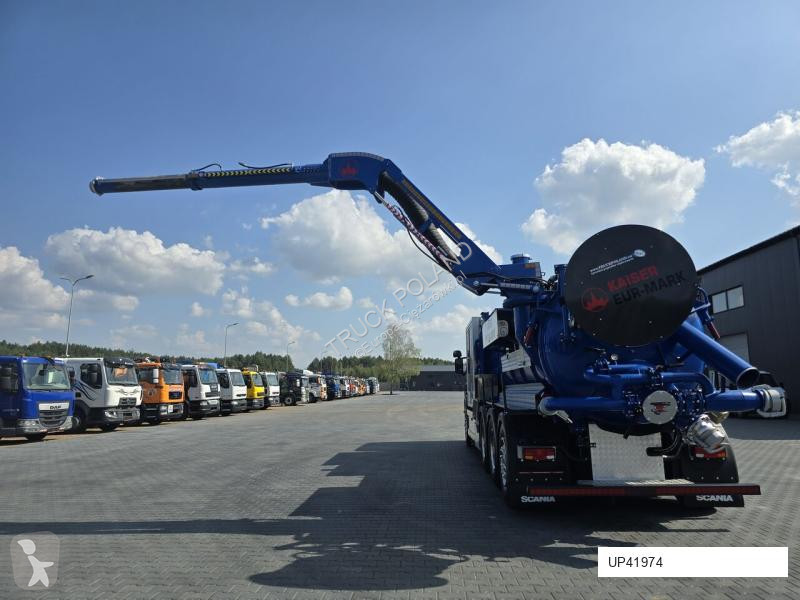 Veicolo per la pulizia delle strade Scania...