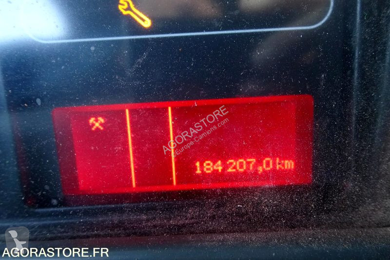 آلة لصيانة الطرق Renault MIDLUM