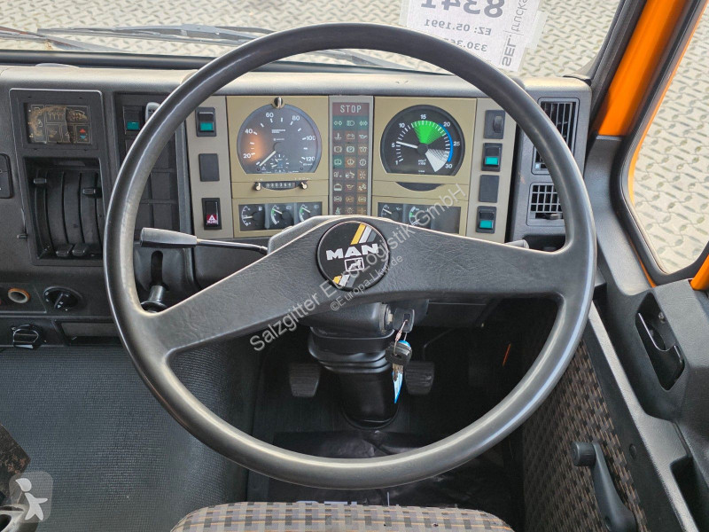 Veicolo per la pulizia delle strade MAN...