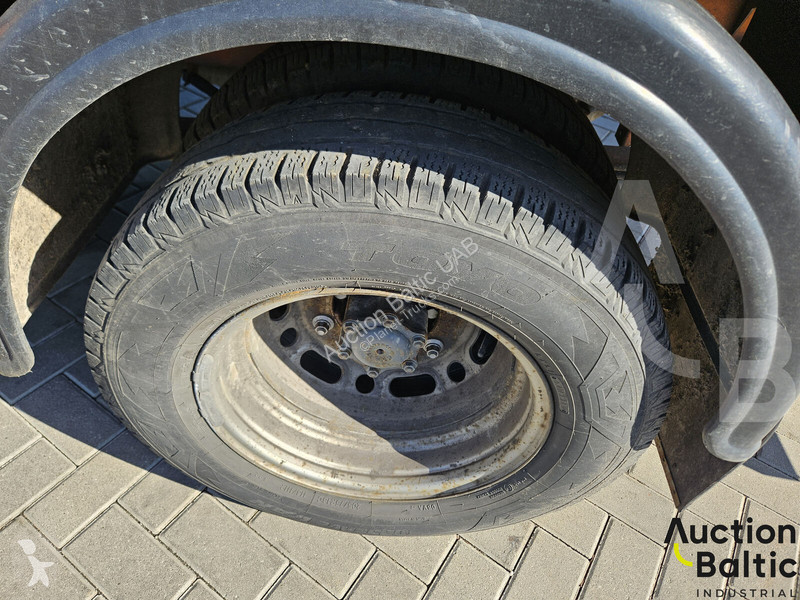 آلة لصيانة الطرق Mercedes