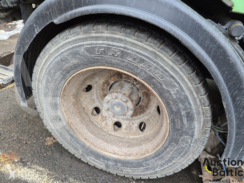 Engin de voirie Mercedes 1216
