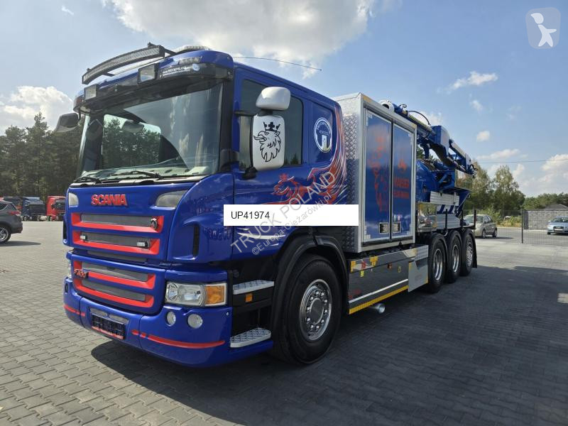 Veicolo per la pulizia delle strade Scania...