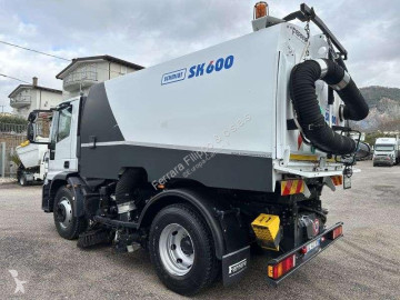Camion balayeuse Iveco