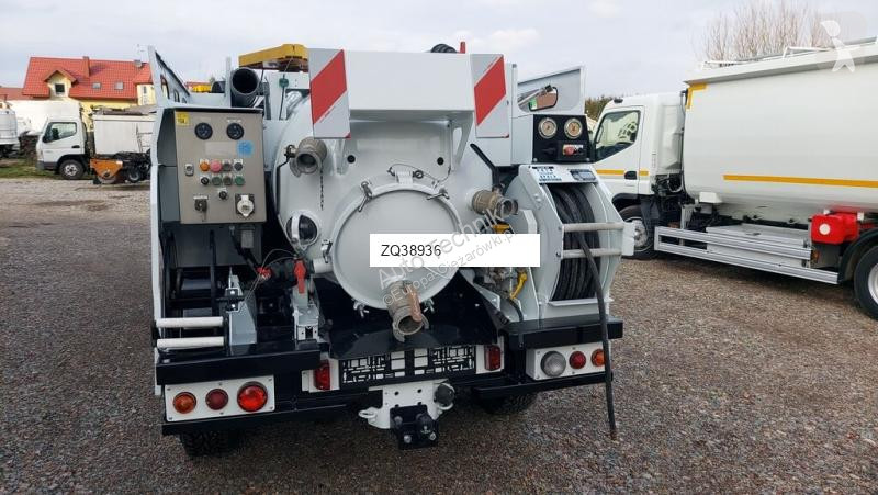 Utilaje pentru drumuri Land Rover RIVARD Bora